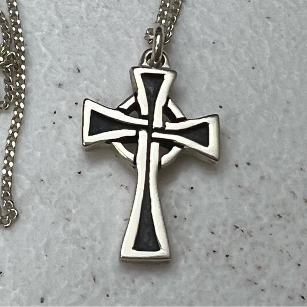 vintage .925 sterling silver dainty cross necklace with 20” chain  R Merritt